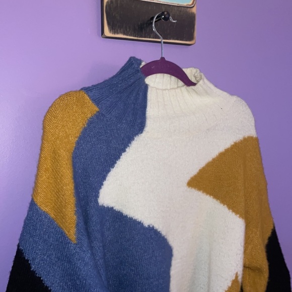 Cream coloured balloon sleeve turtle neck - Picture 2 of 4